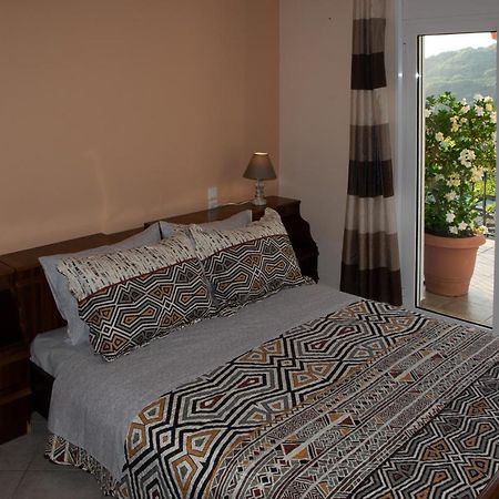 D&K Guest House Makrirrákhi Eksteriør billede